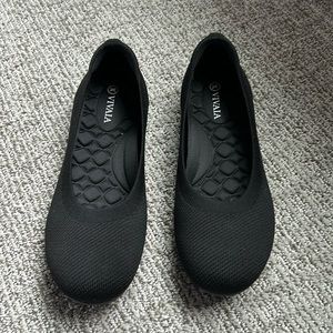 Vivaia Round Toe Black Ballet Flats - 8.5